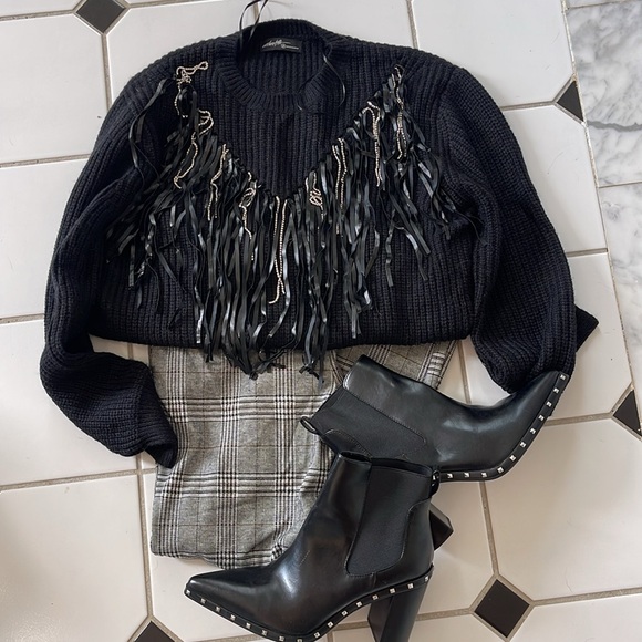 Fringe sweater perfect for girls night out or holiday party! - Picture 1 of 3